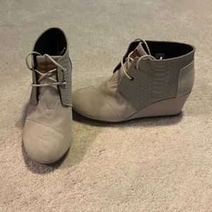 White Tom booties